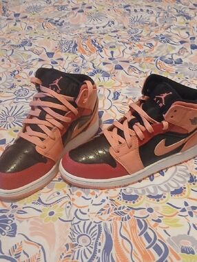 Air Jordan Mid "Coral Chalk"